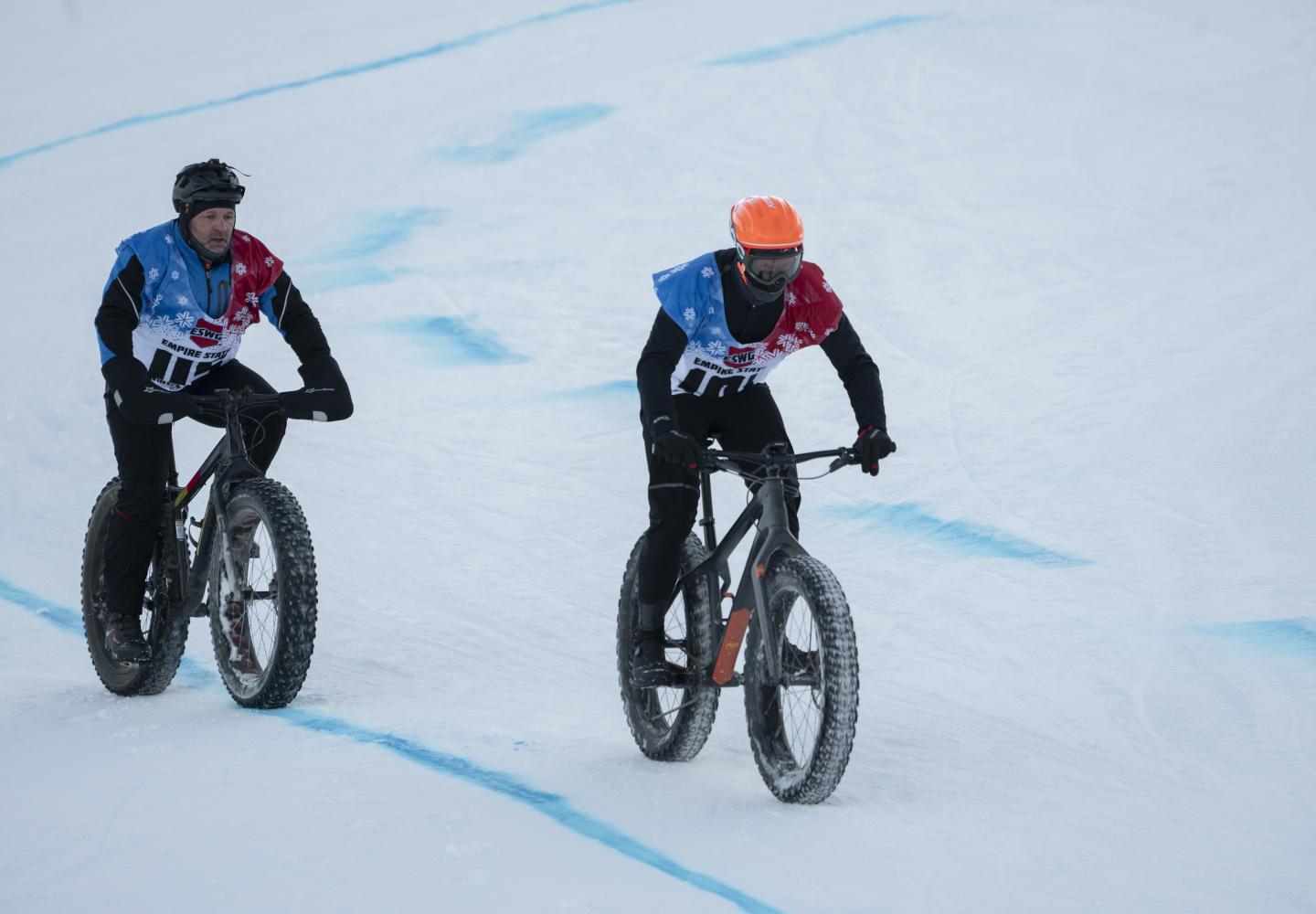 David Taylor (left) and Andreas Wilke battle for the lead during the Empire State Winter Games Cross-Country Biking 5K race at Mt. Pisgah on Saturday, February 5, 2022. (Photo by Kayla Breen/Newhouse School)