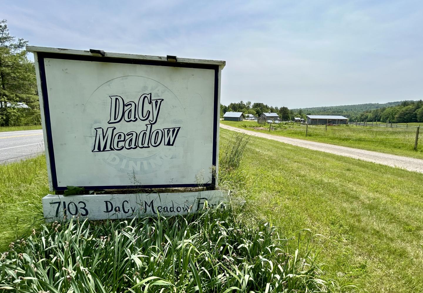 Welcome to DaCy Meadow Farm