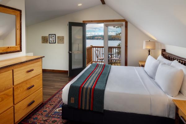 The loft bedroom in a chalet at the Lodge at Schroon Lake